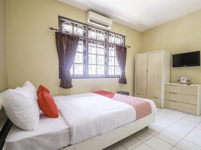 OYO 1568 Stasiun Ka Cirebon Guest House Extérieur photo