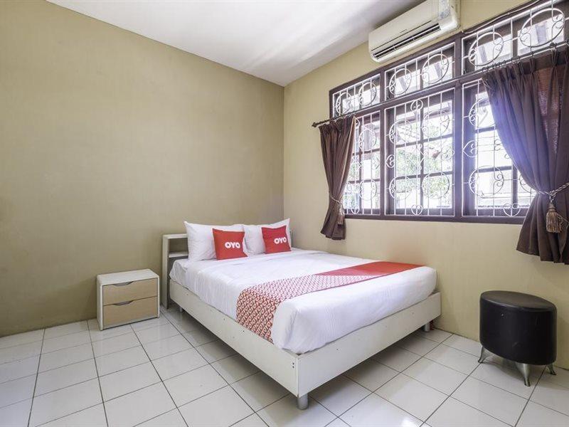 OYO 1568 Stasiun Ka Cirebon Guest House Extérieur photo