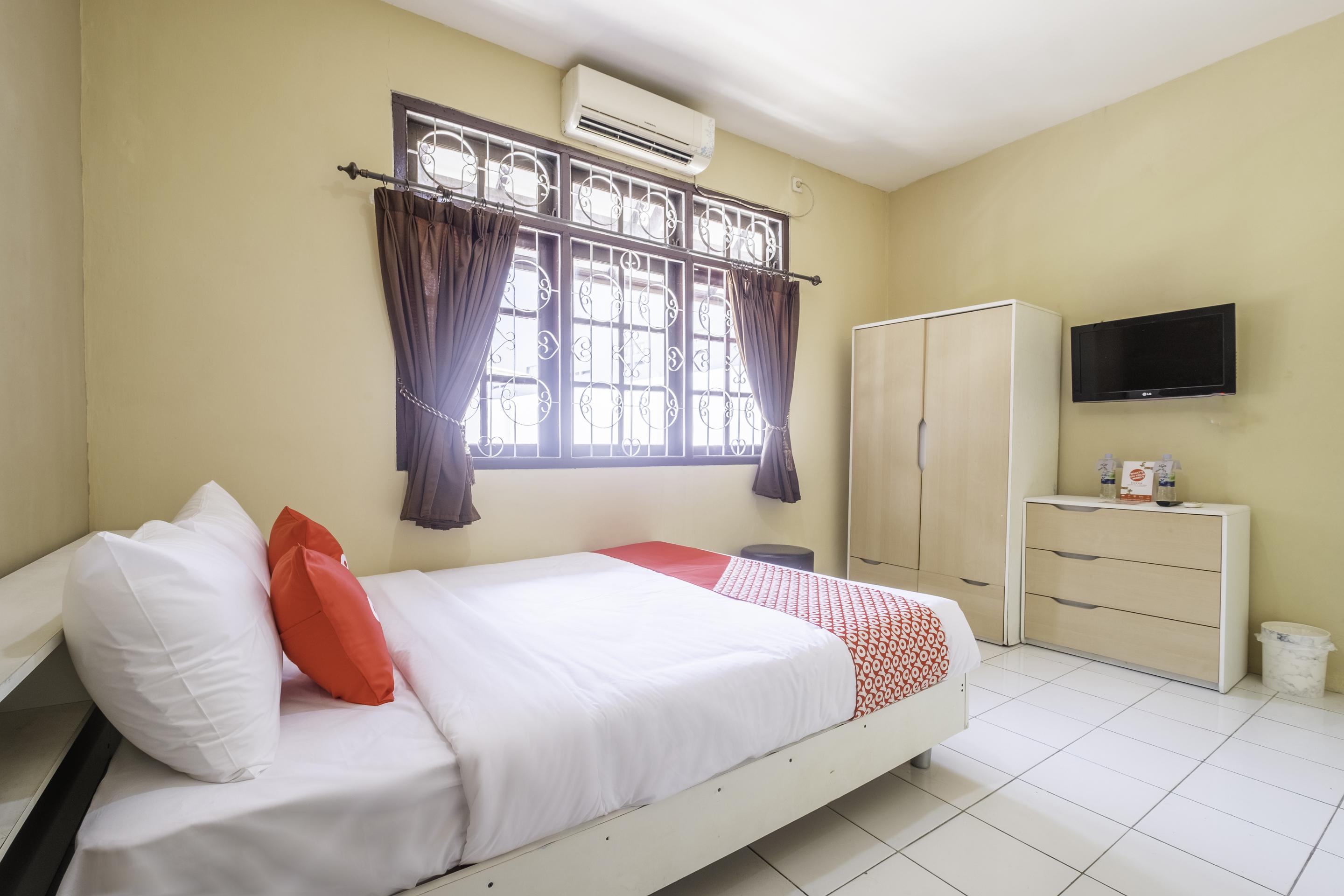 OYO 1568 Stasiun Ka Cirebon Guest House Extérieur photo
