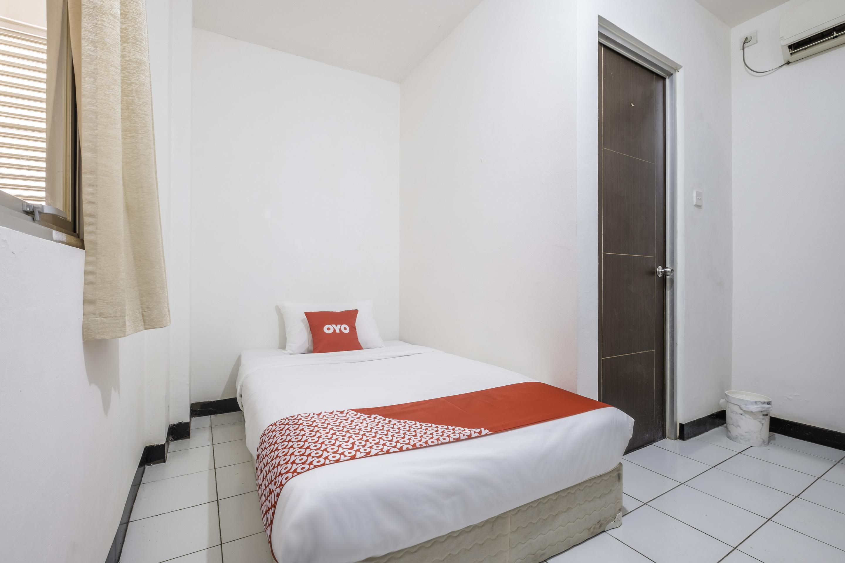 OYO 1568 Stasiun Ka Cirebon Guest House Extérieur photo