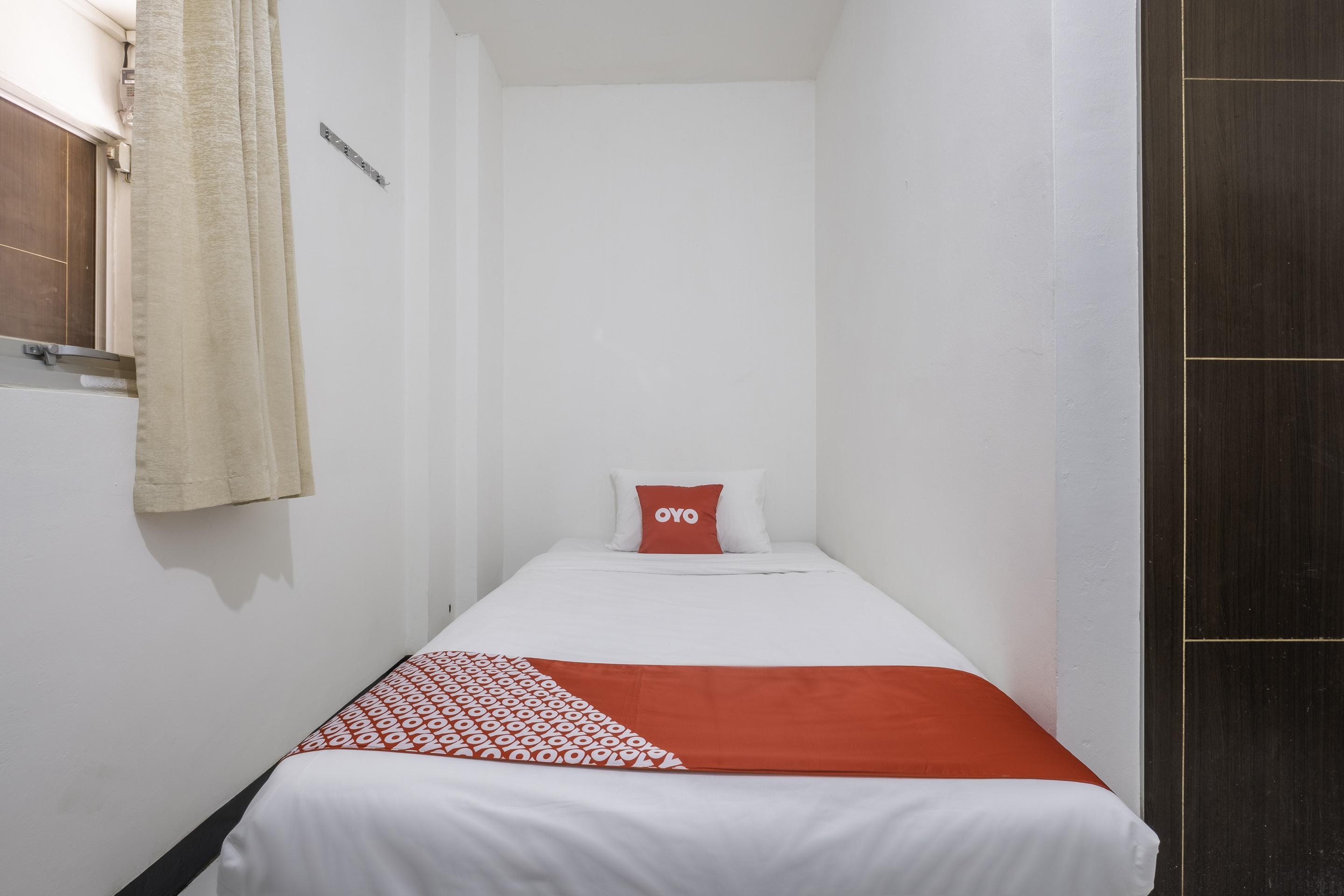 OYO 1568 Stasiun Ka Cirebon Guest House Extérieur photo