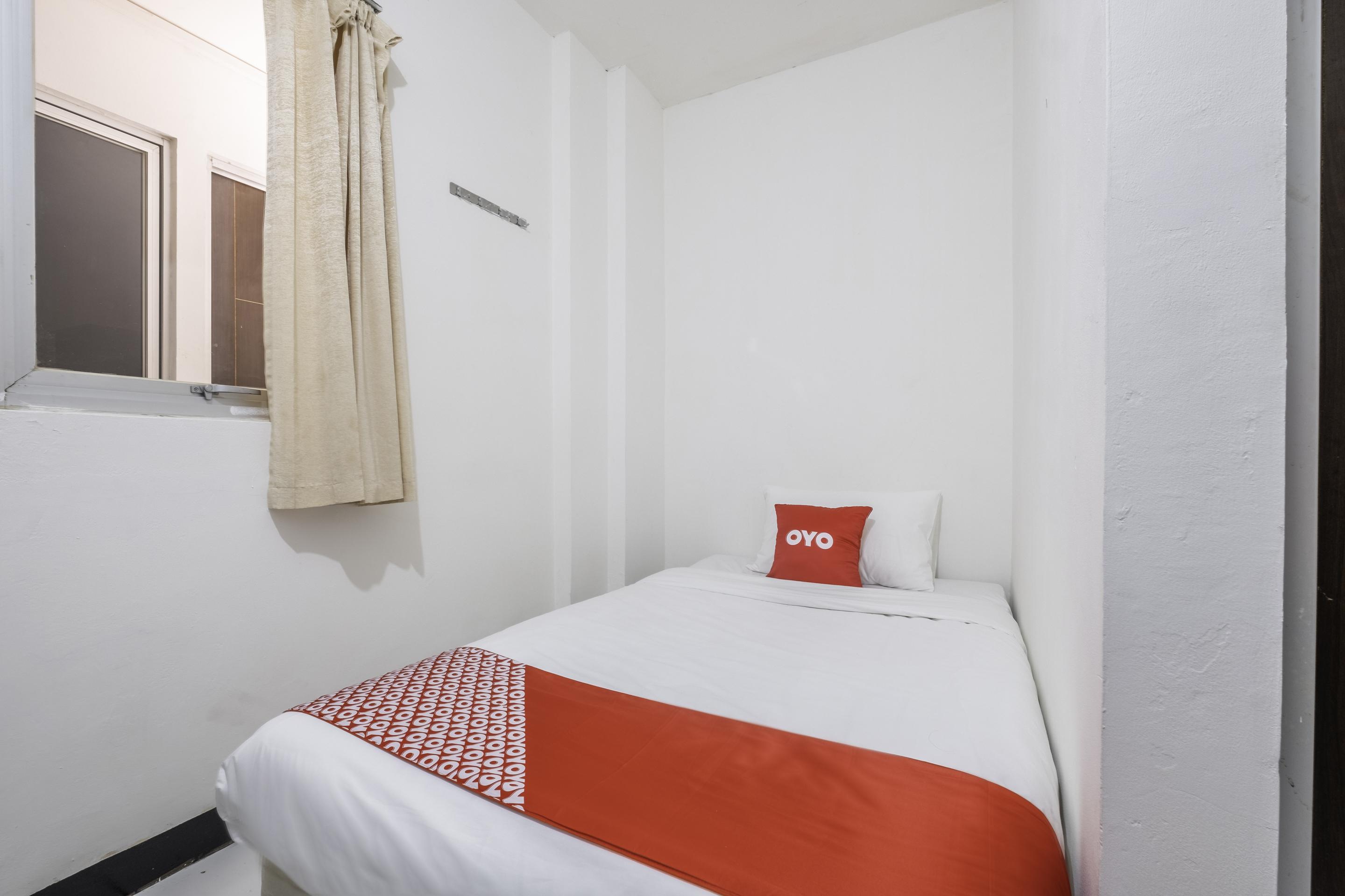 OYO 1568 Stasiun Ka Cirebon Guest House Extérieur photo