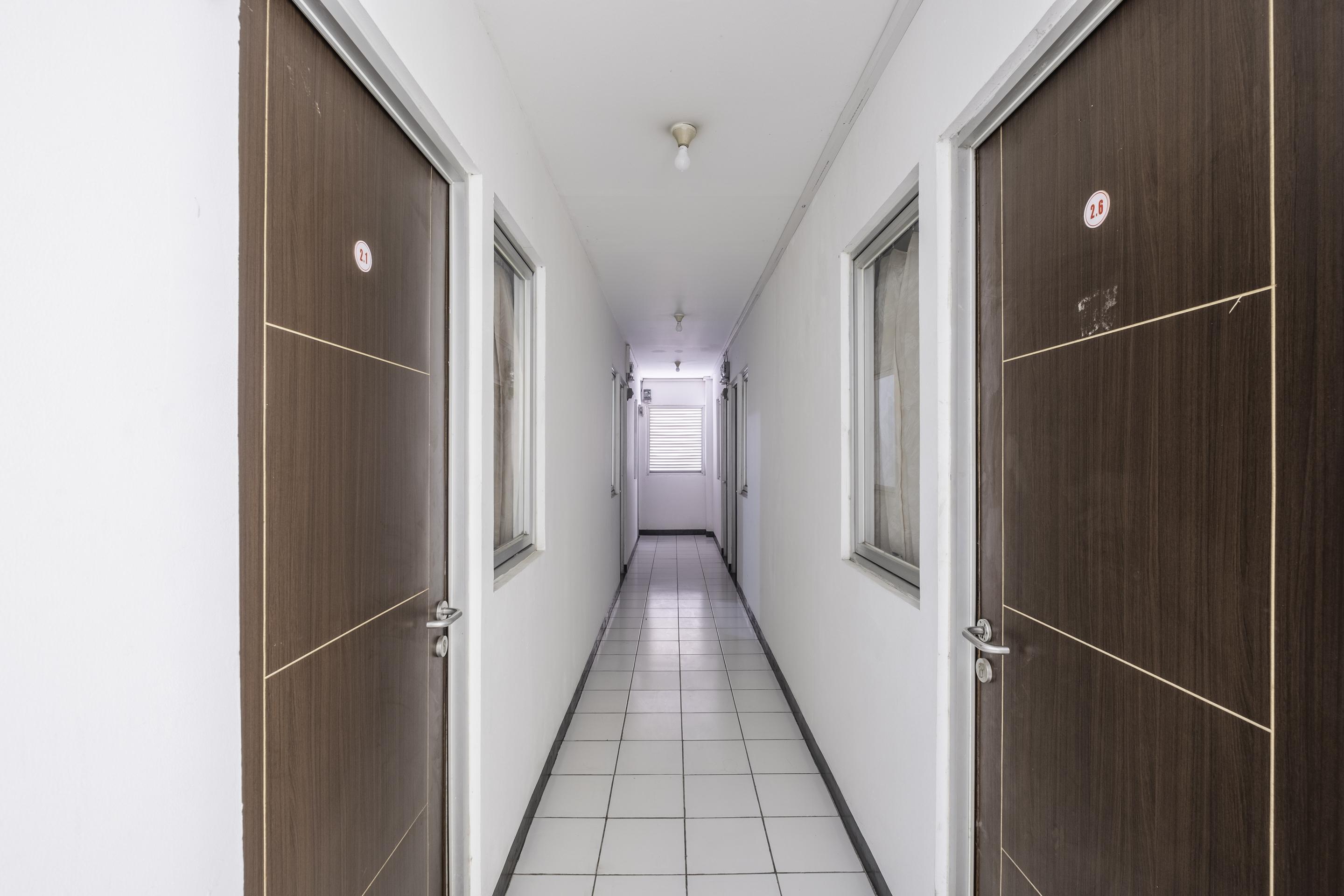 OYO 1568 Stasiun Ka Cirebon Guest House Extérieur photo