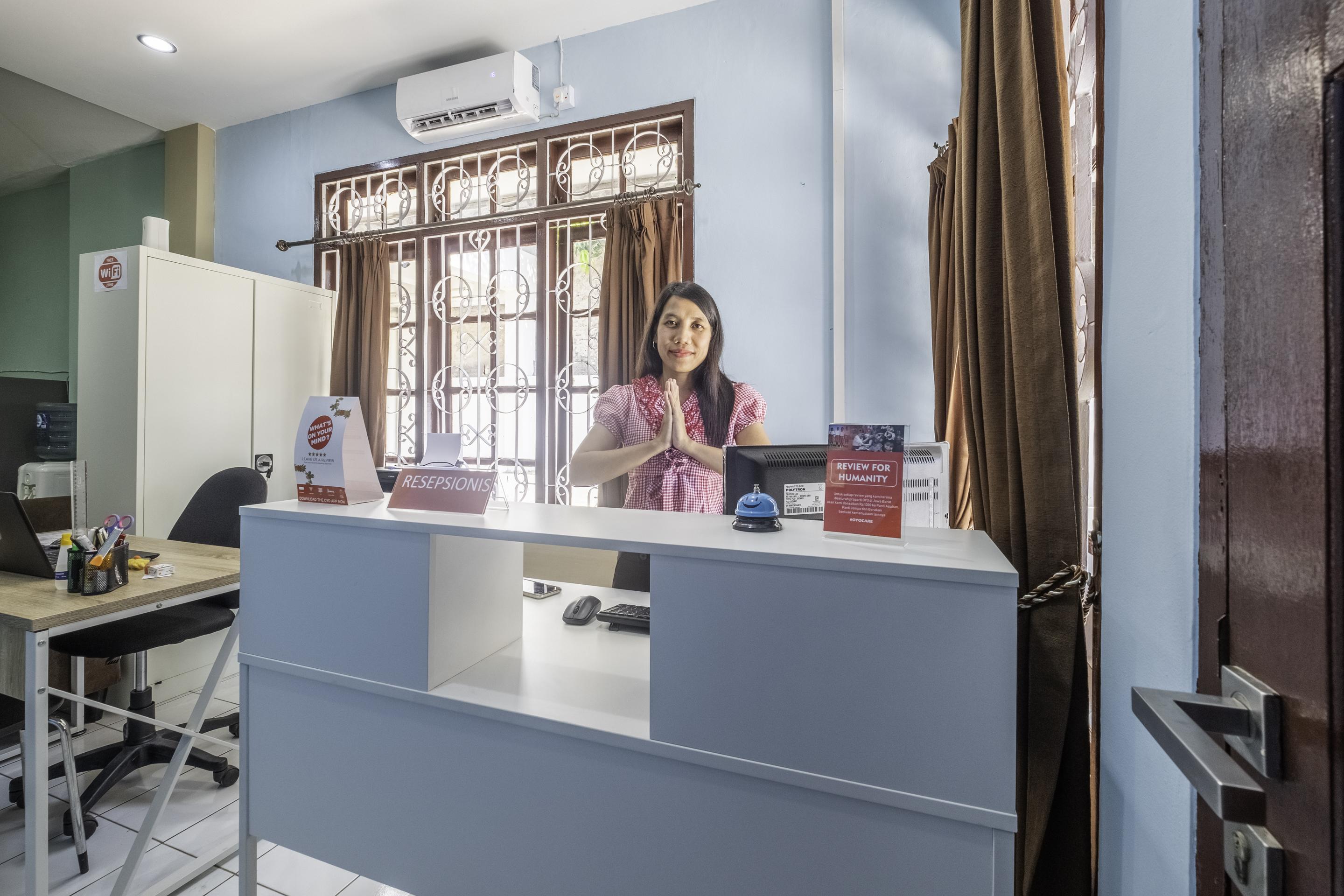 OYO 1568 Stasiun Ka Cirebon Guest House Extérieur photo